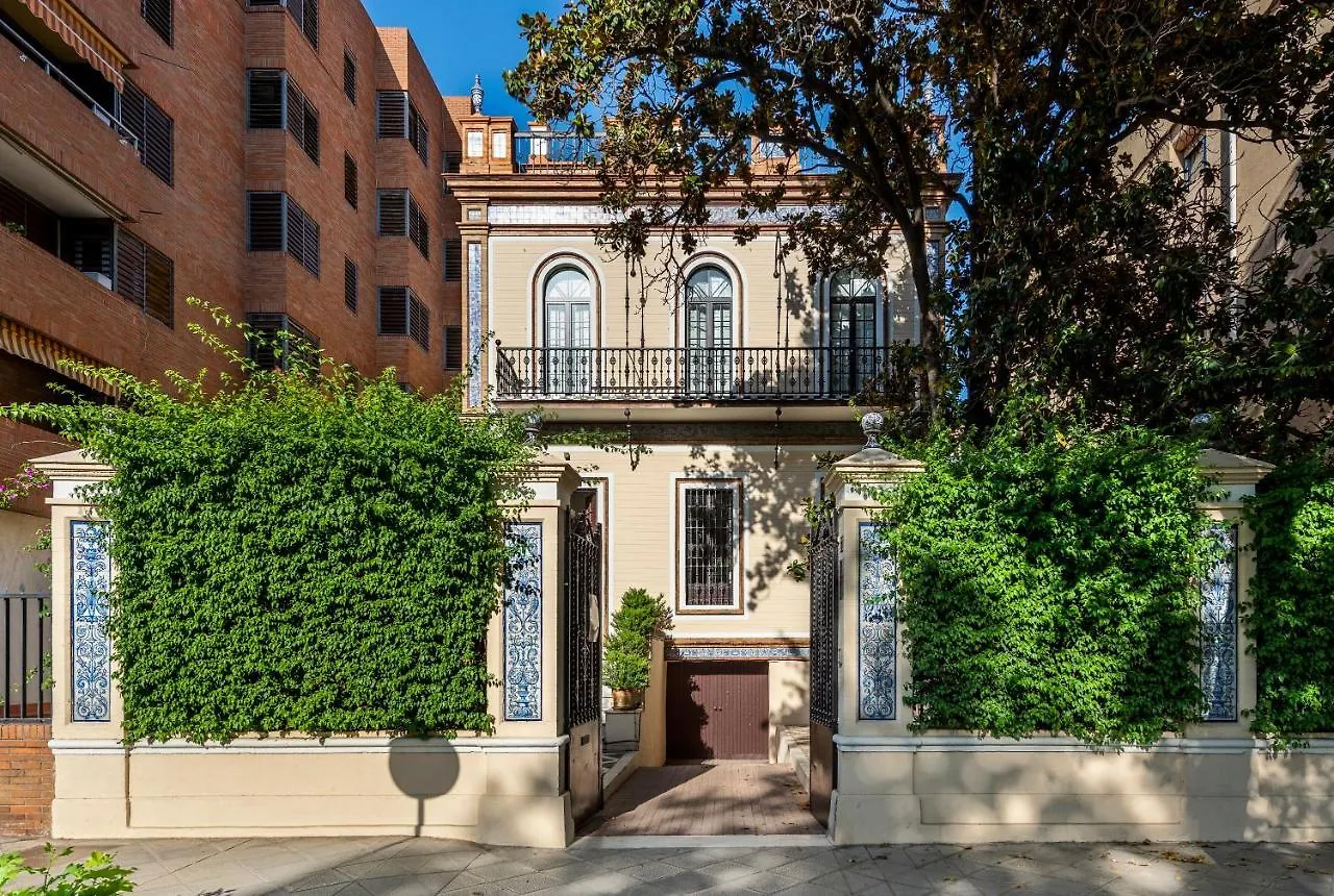 Villa Alfonso, Restored Palace House With Gardens And Monuments Views Seville Spain